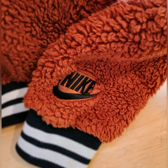 Nike Fuzzy Workout Bomber Jackets Sherpa size Small 2 color options - Picture 6 of 9